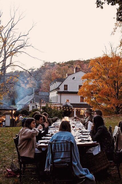 thanksgiving dinner outside