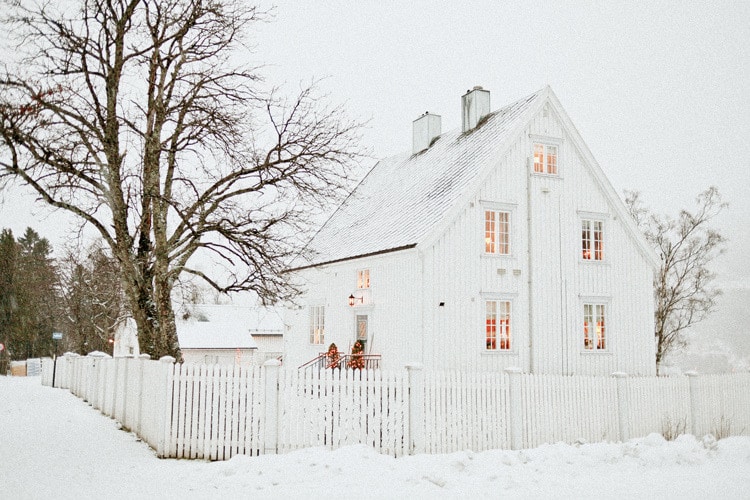 farm house in snow