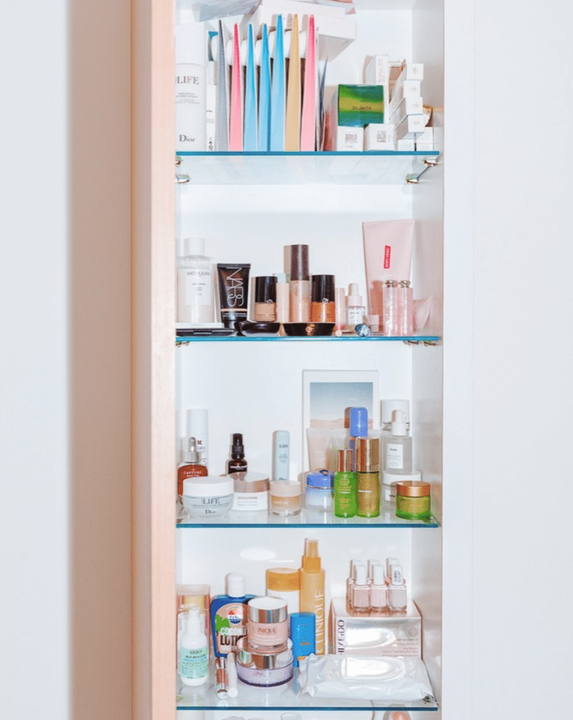 beauty cabinet