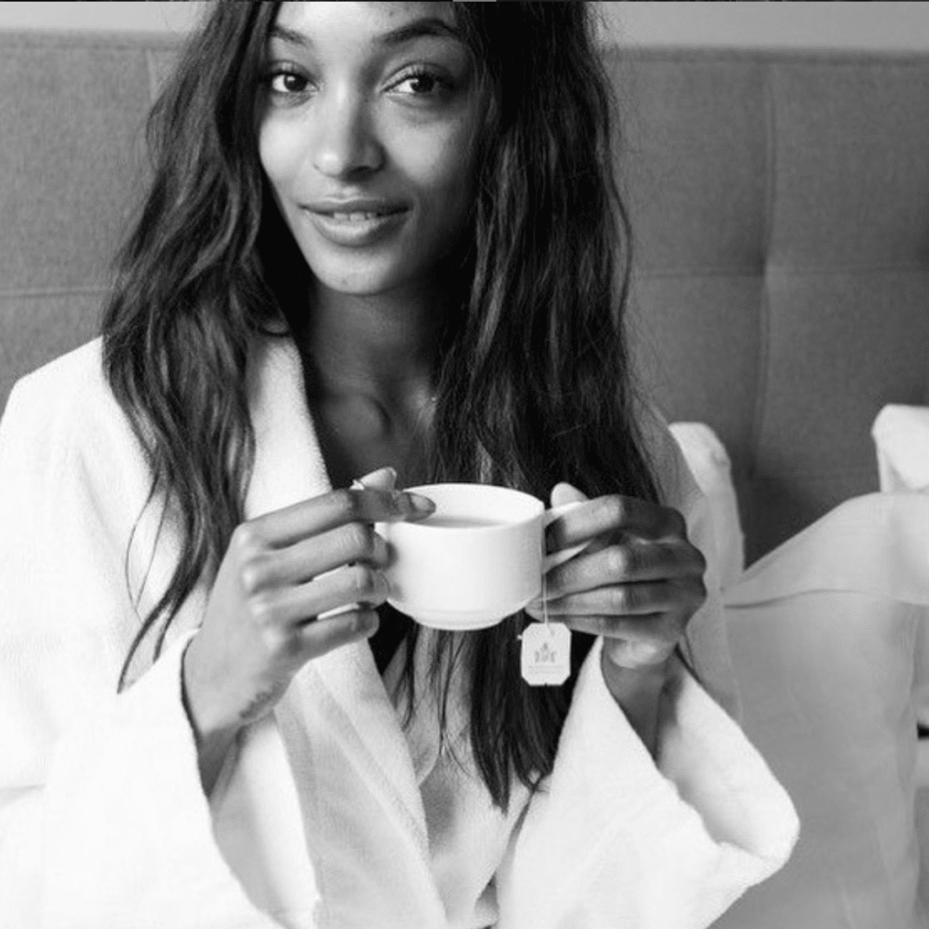 model with hot tea