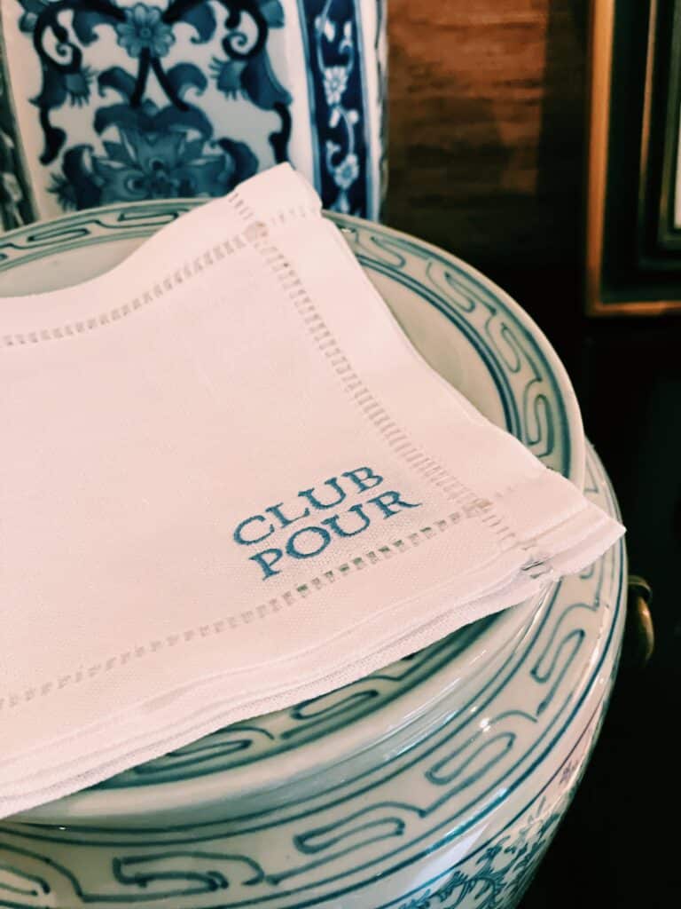club pour cocktail napkins