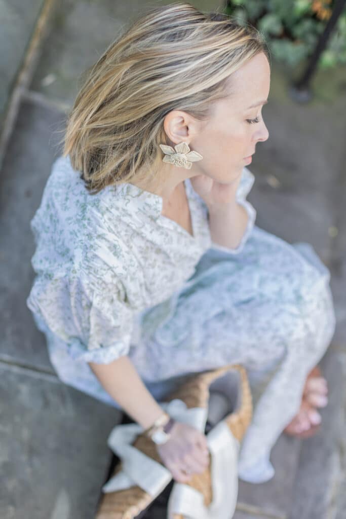 jen shoop writer sitting on steps