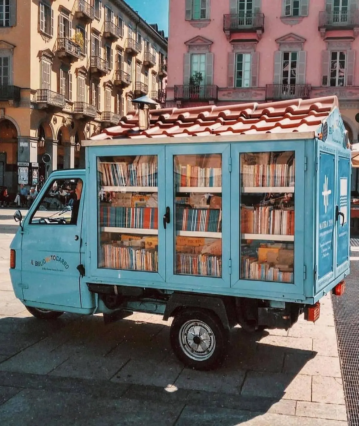Italian library on wheels
