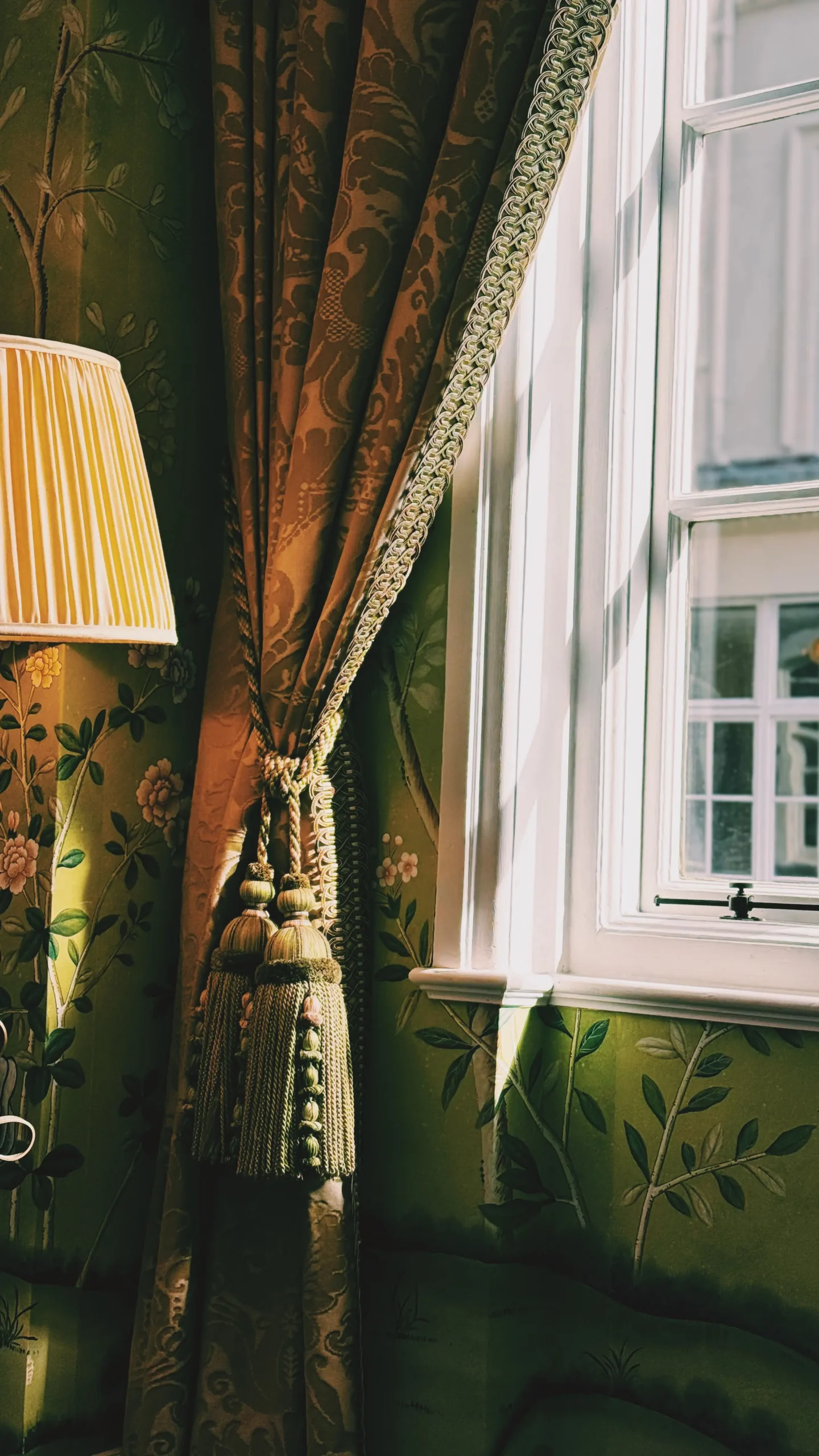 goring dining room details