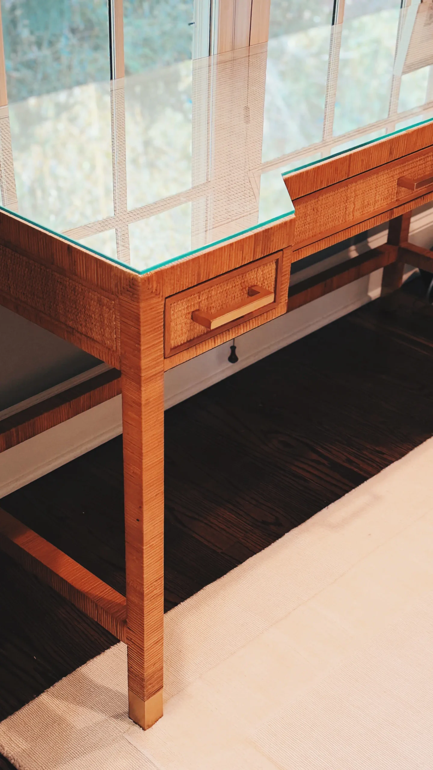 serena lily desk